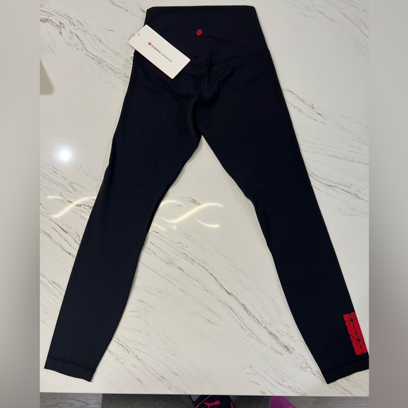 RARE NWT Lululemon Black Membership Align | Size: 4 - Picture 4 of 6